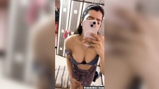 Sexy Desi Mal Shows her Hot Figure